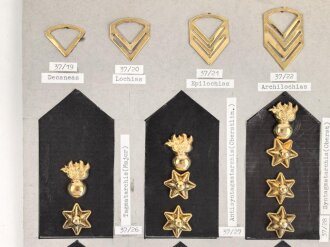 Griechenland, Sammlung Rangabzeichen, auf Karton getackert