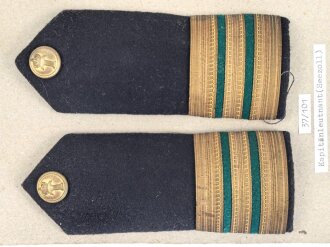 Griechenland, Sammlung Schulterklappen, auf Karton getackert