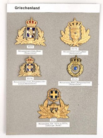 Griechenland, Sammlung Mützenabzeichen, auf Karton...