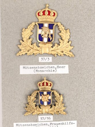 Griechenland, Sammlung Mützenabzeichen, auf Karton...
