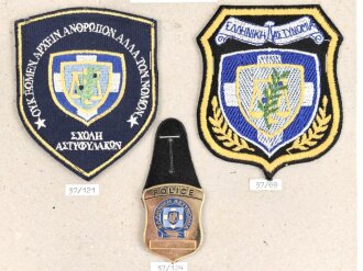 Griechenland, Sammlung Abzeichen Polizei, auf Karton getackert