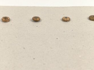 Jugoslawien, Sammlung Abzeichen, auf Karton geklebt