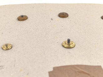 Jugoslawien, Sammlung Abzeichen, auf Karton geklebt