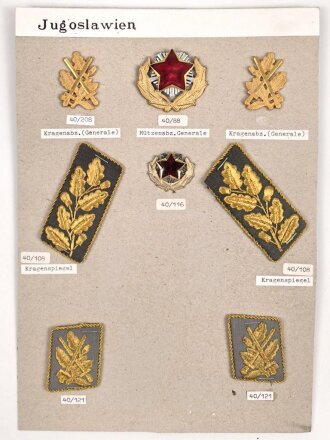 Jugoslawien, Sammlung Abzeichen, auf Karton geklebt