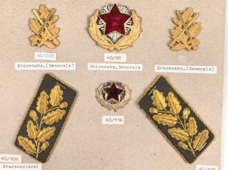 Jugoslawien, Sammlung Abzeichen, auf Karton geklebt