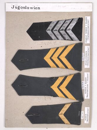 Jugoslawien, Sammlung Schulterklappen, auf Karton getackert