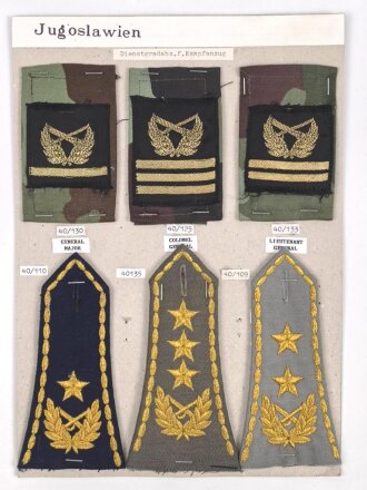 Jugoslawien, Sammlung Schulterklappen und Dienstgradabzeichen, auf Karton getackert