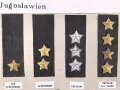 Jugoslawien, Sammlung Schulterklappen und Dienstgradabzeichen, auf Karton getackert