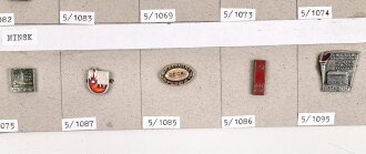 UDSSR, Sammlung Abzeichen, auf Karton geklebt