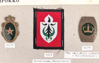 Marokko, Sammlung Abzeichen, auf Karton getackert
