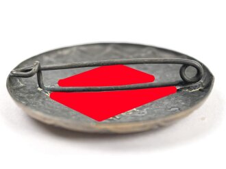 Buntmetall Brosche mit großen, mitgeprägtem Hakenkreuz. Messingfarben, Durchmesser 45mm