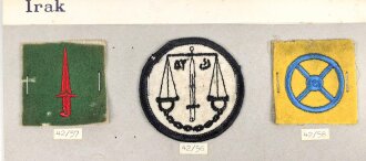 Irak, Sammlung Abzeichen, auf Karton getackert