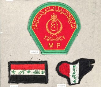 Irak, Sammlung Abzeichen, auf Karton getackert
