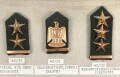 Irak, Sammlung Abzeichen Kragenspiegel, Olympia und Polizei, auf Karton getackert