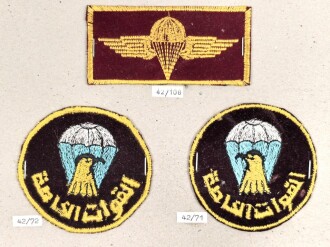 Irak, Sammlung Abzeichen Fallschirmtruppe, auf Karton getackert