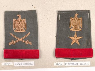 Irak, Sammlung Rangabzeichen, auf Karton getackert