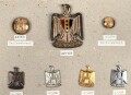 Irak, Sammlung Abzeichen, auf Karton befestigt