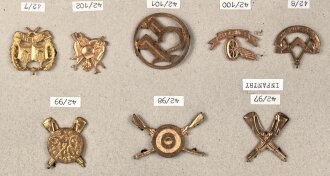 Irak, Sammlung Waffengattungsabzeichen, auf Karton befestigt