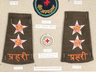 Nepal, Sammlung Abzeichen Rotes Kreuz, auf Karton getackert