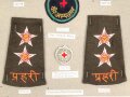 Nepal, Sammlung Abzeichen Rotes Kreuz, auf Karton getackert