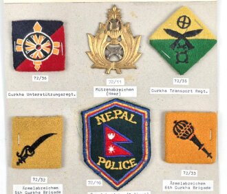 Nepal, Sammlung Ärmelabzeichen, Mützenabzeichen und Polizei, auf Karton getackert