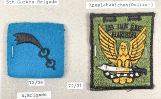 Nepal, Sammlung Ärmelabzeichen, Mützenabzeichen und Polizei, auf Karton getackert