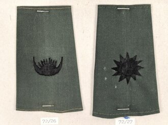 Nepal, Sammlung Rangabzeichen, auf Karton getackert