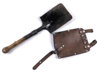 Schweiz, Spaten datiert 1944 in Hülle. Ungereinigt