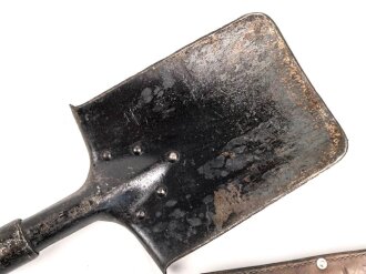 Schweiz, Spaten datiert 1944 in Hülle. Ungereinigt