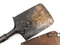 Schweiz, Spaten datiert 1944 in Hülle. Ungereinigt