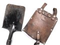 Schweiz, Spaten datiert 1944 in Hülle. Ungereinigt