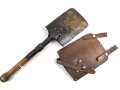 Schweiz, Spaten datiert 1944 in Hülle. Ungereinigt