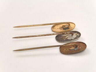 Unbekannte Kleinabzeichen "1931 Eichenlaub 1932" bronze / silber / gold 17mm