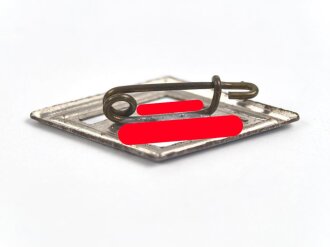 Deutsches Jungvolk, Mitglieds- oder Mützenabzeichen, Blech geprägt, Höhe 28mm