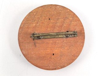 Brosche aus Holz mit Rune ( wie Feldscherabzeichen )...