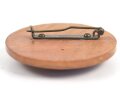 Brosche aus Holz mit Rune ( wie Feldscherabzeichen ) Durchmesser 47mm, Verschluss hält nicht zu