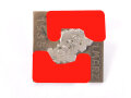 Metallabzeichen anlässlich der Saarabstimmung am 1. März 1935. Hakenkreuz mit Ausgelegten Relief des Saarlandes. Hersteller Deschler München