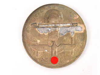 Buntmetallabzeichen " Tag der Arbeit 1934"