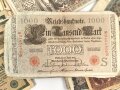 Stapel Geldscheine aus Nachlass