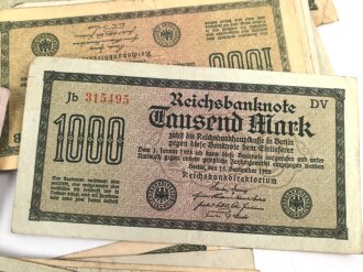 Stapel Geldscheine aus Nachlass