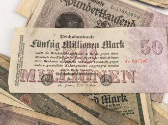 Stapel Geldscheine aus Nachlass