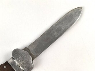 Fallschirmjäger Kappmesser 1.Modell. Hersteller Paul Weyersberg Solingen. Seltenes Stück mit beidseitig eingeritzten Abzeichen und Trägernamen.