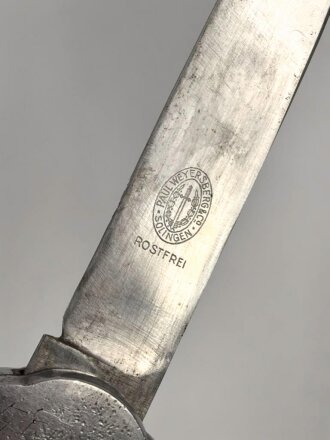 Fallschirmjäger Kappmesser 1.Modell. Hersteller Paul Weyersberg Solingen. Seltenes Stück mit beidseitig eingeritzten Abzeichen und Trägernamen.