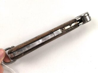 Fallschirmjäger Kappmesser 1.Modell. Hersteller Paul Weyersberg Solingen. Seltenes Stück mit beidseitig eingeritzten Abzeichen und Trägernamen.
