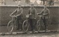 1. Weltkrieg , Foto 9 x 14cm dreier Feldgrauer mit Fahrrädern