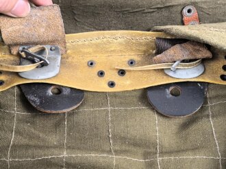 Tornister Wehrmacht , genietete Ausführung. Getragenes Stück mit Reichsbetriebsnummer