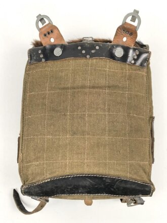 Tornister Wehrmacht , genietete Ausführung. Getragenes Stück mit Reichsbetriebsnummer