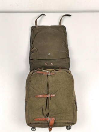 Tornister Wehrmacht , genietete Ausführung. Getragenes Stück mit Reichsbetriebsnummer