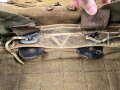 Tornister Wehrmacht datiert 1940. Getragenes Stück, der Lederriemen auf dem Fell trocken, alte Reparaturstelle