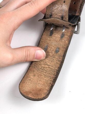 Reichsarbeitsdienst, lederne Feldbinde für Führer. Getragenes Stück, zusammengehörig, Gesamtlänge 94cm
